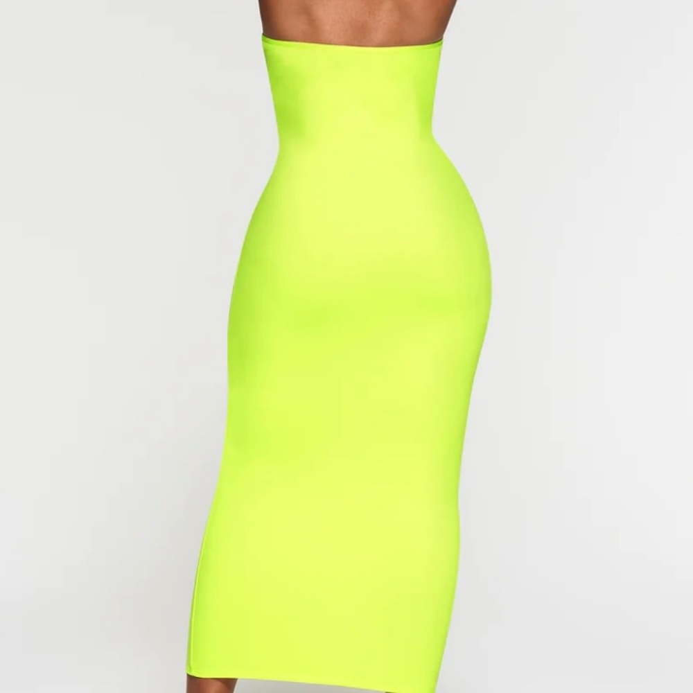 SKIMS Neon Lime Strapless Maxi Dress - Picture 3 of 6